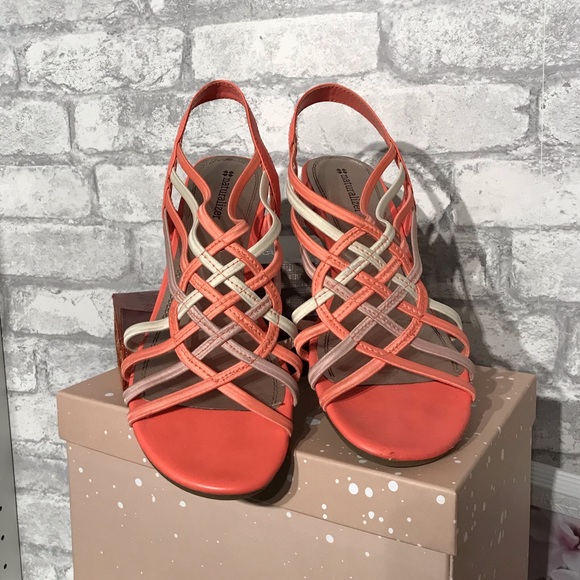 Naturalizer short heeled sandals - Picture 2 of 5